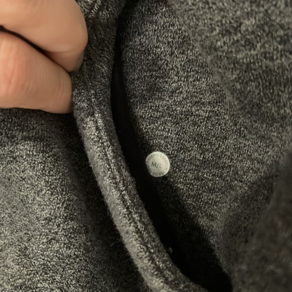 Lululemon M/L women’s scuba cropped zip hoodie in charcoal - Picture 6 of 8